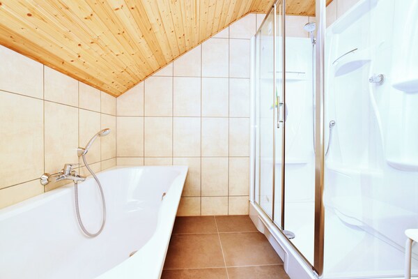 Foto van Gezellig vakantiehuis in Durbuy met tuin - Vakantiehuis in Durbuy - BathRoom