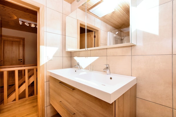 Foto van Gezellig vakantiehuis in Durbuy met tuin - Vakantiehuis in Durbuy - BathRoom