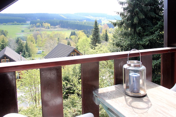 Foto van Mooi chalet op een camping, met verschillende terrassen en prachtig uitzicht - BedRoom