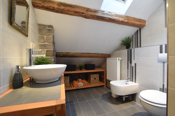 Foto van Rijtjeshuis met uitzicht op de natuur nabij Durbuy - BathRoom