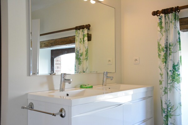 Foto van Prachtig Ardens huis in rustige omgeving - Vakantiehuis in Sainte-Ode - BathRoom