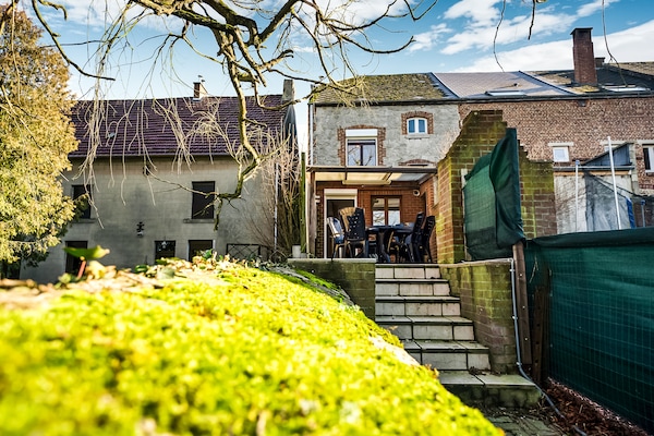 Foto van Vakantiehuis in Frasnes met tuin - Vakantiehuis in Frasnes - ExteriorSummer