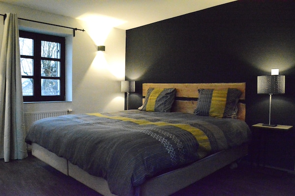 Foto van Groot, zeer net huis, sauna, 5 badkamers, speelkamer, mooie tuin, ideaal gelegen - BedRoom