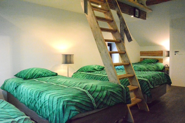 Foto van Groot, zeer net huis, sauna, 5 badkamers, speelkamer, mooie tuin, ideaal gelegen - BedRoom