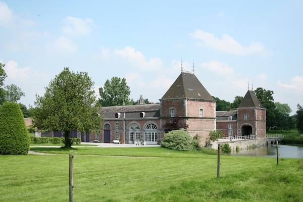 Foto van Elegant kasteelverblijf, Havelange - Vakantiehuis in Barvaux-Condroz - ExteriorSummer