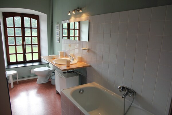 Foto van Elegant kasteelverblijf, Havelange - Vakantiehuis in Barvaux-Condroz - BathRoom