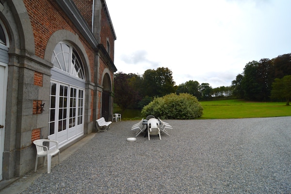 Foto van Elegant kasteelverblijf, Havelange - Vakantiehuis in Barvaux-Condroz - TerraceBalcony