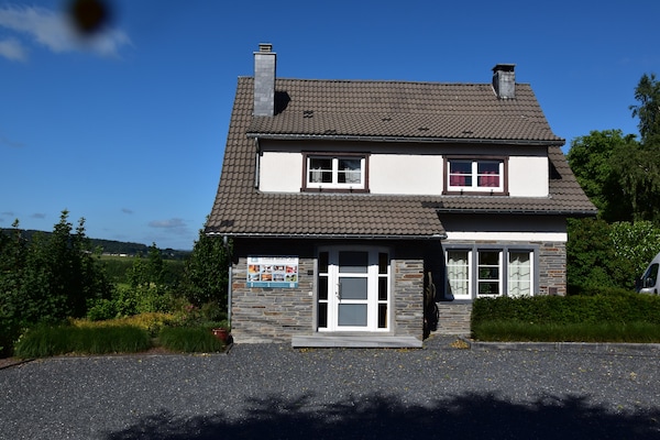 Foto van Ontsnappen bij Mont Saint Jacques - Vakantiehuis in Trois-Ponts - ExteriorSummer
