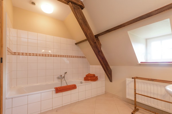 Foto van Le Hameau du Château – Elegantie en rust in het - BathRoom