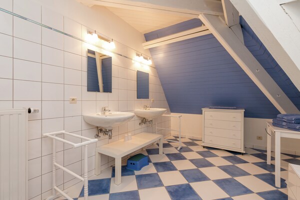 Foto van Le Hameau du Château – Elegantie en rust in het - BathRoom