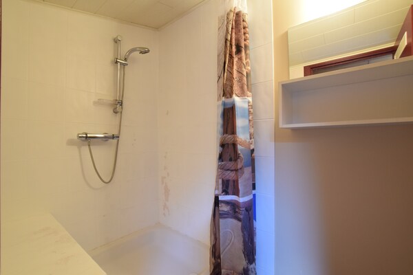 Foto van Libramont Stone Garden Haven - Vakantiehuis in Sainte-Marie Chevigny - BathRoom