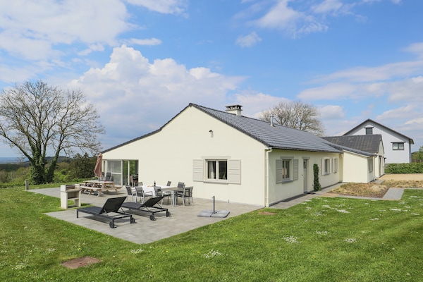 Foto van Retreat met uitzicht op het bos van Rendeux - Vakantiehuis in Rendeux-Beffe - ExteriorSummer