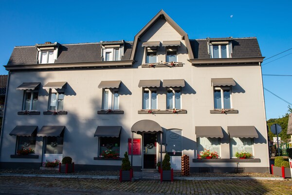 Foto van Luxe vakantiehuis in Theux met terras en speelkamer - ExteriorSummer
