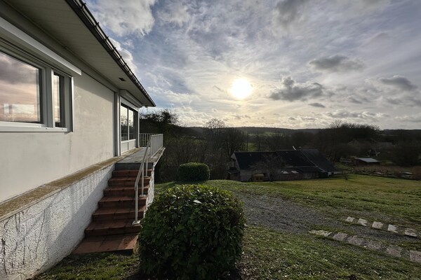 Foto van Gezellig vakantiehuis in Andenne met terras - Vakantiehuis in Andenne - HallReception