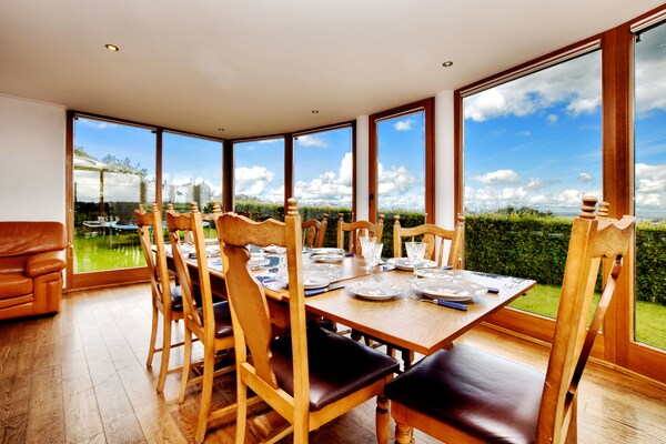 Foto van Vakantiehuis in Schönberg met jacuzzi - Vakantiehuis in Schönberg / Sankt Vith - DiningRoom