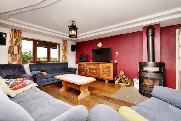 Foto van Vakantiehuis in Schönberg met jacuzzi - Vakantiehuis in Schönberg / Sankt Vith - LivingRoom