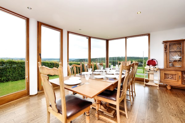 Foto van Vakantiehuis in Schönberg met jacuzzi - Vakantiehuis in Schönberg / Sankt Vith - DiningRoom
