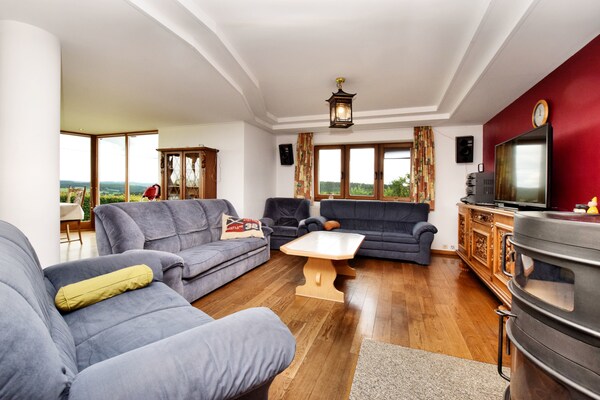 Foto van Vakantiehuis in Schönberg met jacuzzi - Vakantiehuis in Schönberg / Sankt Vith - LivingRoom