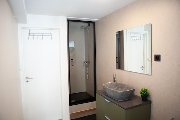 Foto van Ruim stadshuis in Verviers voor 14 gasten - Vakantiehuis in Verviers - BathRoom