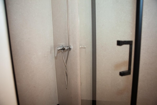 Foto van Ruim stadshuis in Verviers voor 14 gasten - Vakantiehuis in Verviers - BathRoom
