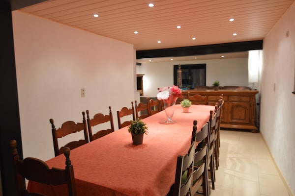 Foto van Sourbrodt Verblijf met Zwembad - Vakantiehuis in Sourbrodt - DiningRoom