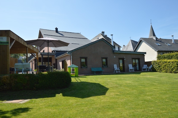 Foto van Vakantiehuis in Waimes met Sauna & Bubbelbad - Vakantiehuis in Waimes - ExteriorSummer