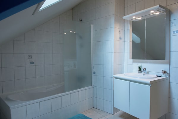 Foto van Vakantiehuis in Waimes met Sauna & Bubbelbad - Vakantiehuis in Waimes - BathRoom