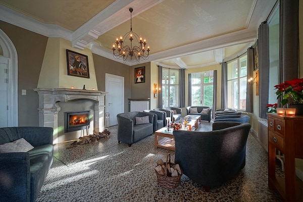 Foto van Kasteel in Stavelot met privézwembad - Vakantiehuis in Hockai - DiningRoom