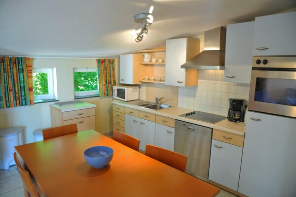 Foto van Vakantiehuis in Noiseux met privébubbelbad - Vakantiehuis in Noiseux - DiningRoom