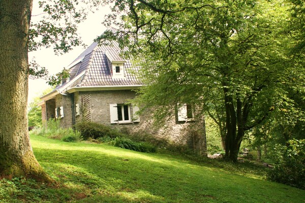 Foto van Eco Hilltop-woning in Falaën - Vakantiehuis in Falaën - ExteriorSummer