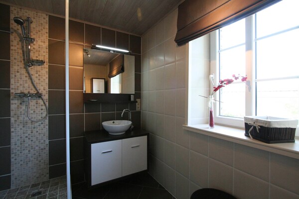 Foto van Zonnig tuinhuisje, Alle - Vakantiehuis in Alle-Sur-Semois - BathRoom