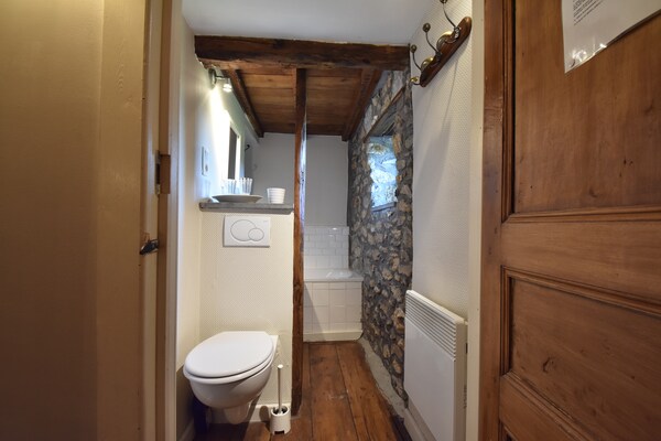 Foto van Sfeervol vakantiehuis in Beauraing met verlichte tuin - BathRoom