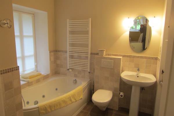 Foto van Historisch kasteelverblijf - Vakantiehuis in Bastogne - BathRoom