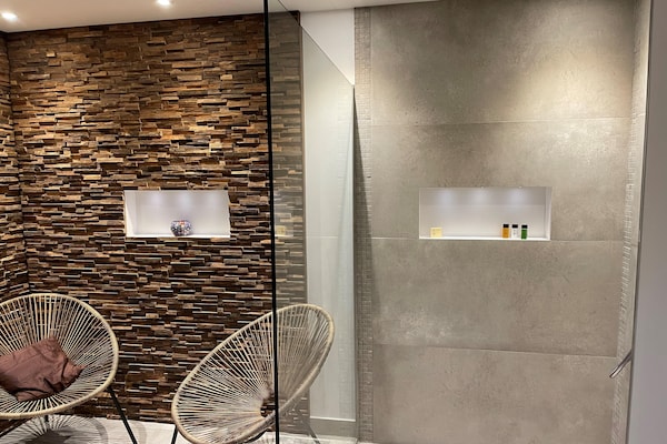 Foto van Historisch kasteelverblijf - Vakantiehuis in Bastogne - Wellness