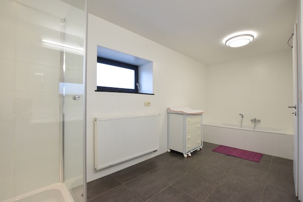 Foto van Ontspannen & Spelen in de Ardennen - Vakantiehuis in Vaux-Sur-Sure - BathRoom