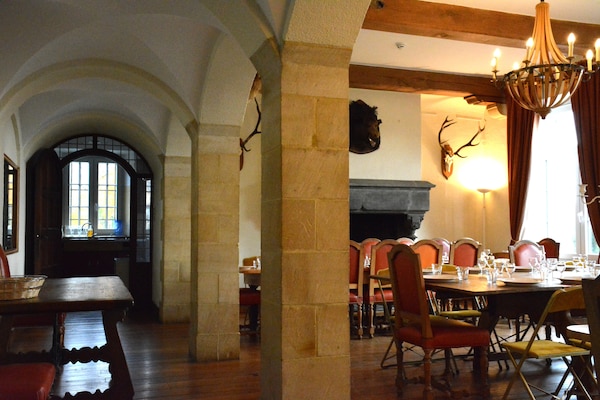 Foto van Kasteel in Ardennen bij Bos & Sauna - Vakantiehuis in Freux - DiningRoom