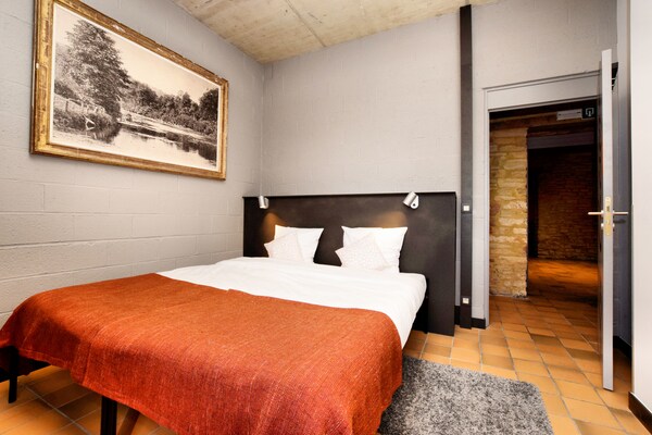 Foto van Groepsvilla met zwembad en sauna - Vakantiehuis in Sainte-Cécile - BedRoom