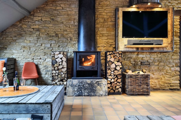 Foto van Groepsvilla met zwembad en sauna - Vakantiehuis in Sainte-Cécile - LivingRoom