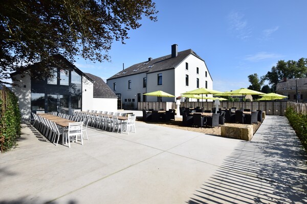 Foto van Groepsvilla met zwembad en sauna - Vakantiehuis in Sainte-Cécile - GardenSummer