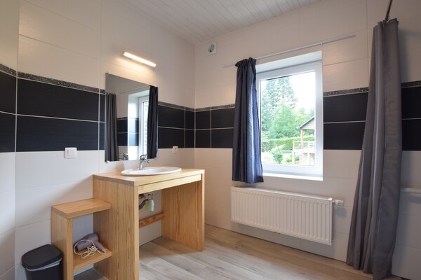 Foto van Schitterende villa met een grote tuin - Vakantiehuis in Daverdisse - BathRoom
