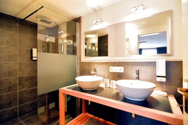 Foto van Vreedzame Septon chalet spa - Vakantiehuis in Septon - BathRoom