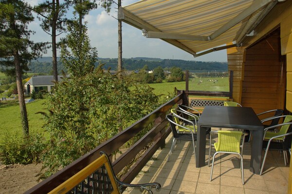 Foto van Chalet in Durbuy met Sauna & Uitzicht - Vakantiehuis in Durbuy - TerraceBalcony