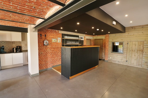 Foto van Ruim vakantiehuis met een grote speelkamer - Vakantiehuis in Manhay - LivingRoom