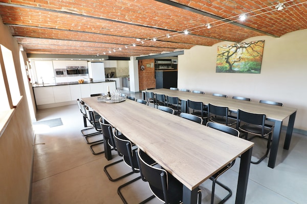 Foto van Ruim vakantiehuis met een grote speelkamer - Vakantiehuis in Manhay - DiningRoom