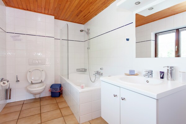 Foto van Groepsuitje met sauna - Vakantiehuis in La Roche-En-Ardenne - BathRoom
