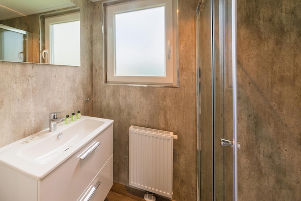Foto van Ruime stacaravan met terras in Erezée - Vakantiehuis in Erezée - BathRoom