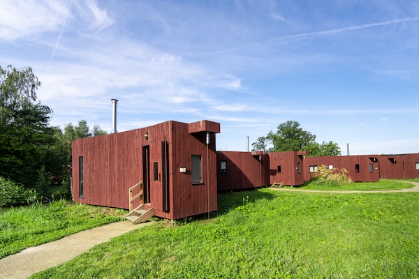 Foto van Natuurontsnappingsbungalow - Vakantiehuis in Antoing - ExteriorSummer