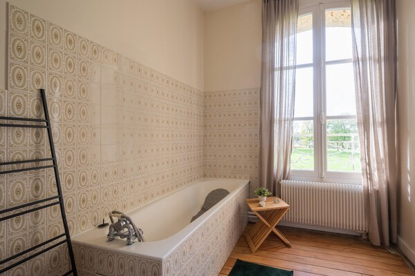 Foto van Vakantiehuis grenzend aan een kasteel. - Vakantiehuis in Pouru-Saint-Remy - BathRoom