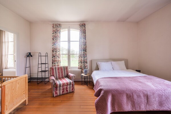 Foto van Vakantiehuis grenzend aan een kasteel. - Vakantiehuis in Pouru-Saint-Remy - BedRoom