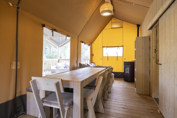 Foto van Houten 8-persoons vakantietent - Vakantiehuis in Signy-l’Abbaye - 